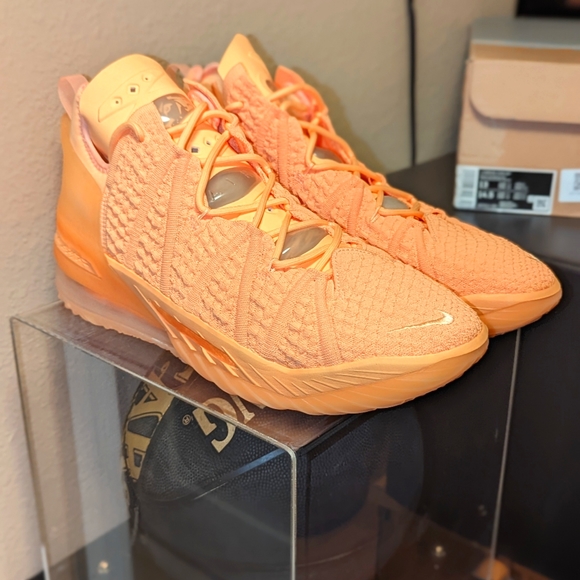 lebron 18 shoes melon tint